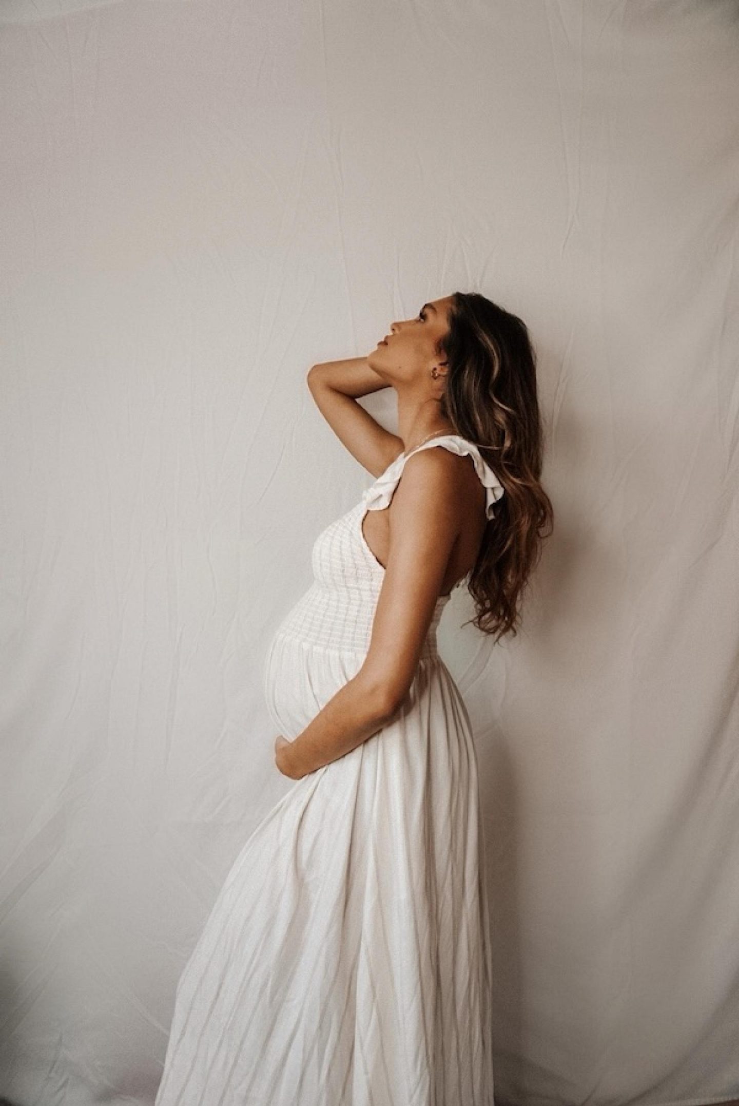 DIY Maternity Photos At Home Raquel McKinney